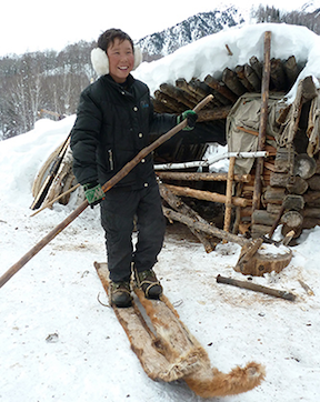 Altay skier on traditional skis